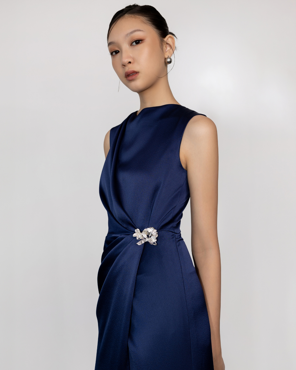 characters with long blue dresses A-Line Dark Navy V-Neck Long Sleeves Mother of The Bride Dresses